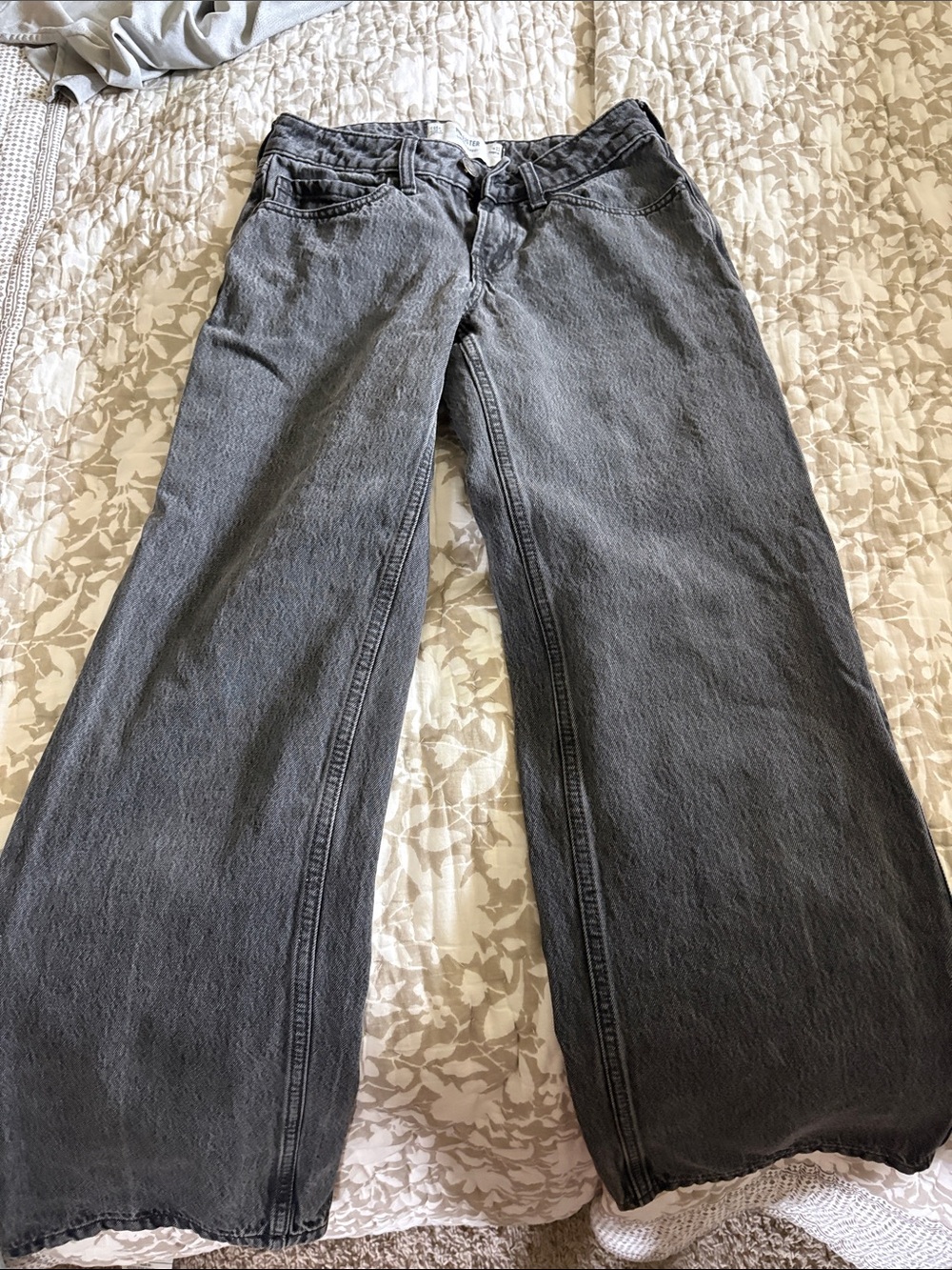 Hollister Charcoal Gray Low-Rise Wide Leg Jeans
